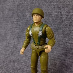 GI JOE G.I.JOE Action Soldier 1994 Commemorative Collection Figure 3.75″ broken
