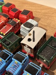 Thomas & Friends Magnetic Metal Die Cast Train Lot Of 75 Engines & Car