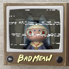 Unbox Bad Meaw Maud Mueanfun 4 in. Vinyl Sofubi Figure w/Enamel Pin Badmeaw Toy