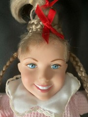 2000 HOW THE GRINCH WHO STOLE CHRISTMAS “CINDY LOU WHO “ TWIRLING BRAID DOLL