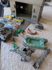 ARMY BARRACKS COMMAND BATTLE FORCE 45 Soldiers Tank Helicopter Missels JA-RU