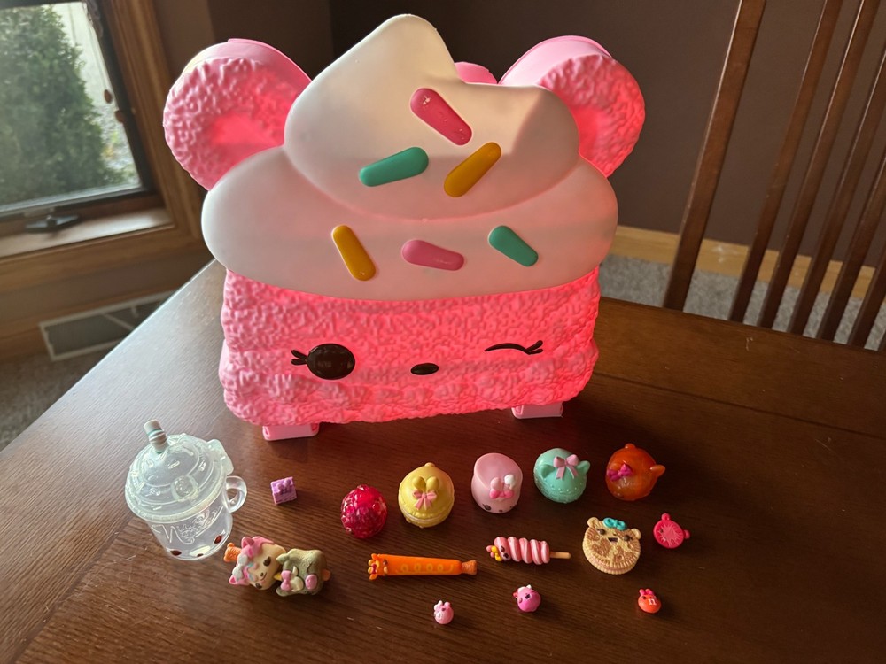 Num Noms Collector Cake Case with Accessories