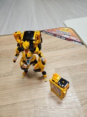 Metal Cardbot Tacky Transforming Robot Car Figure Yellow SAMG Entertainment Kore