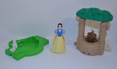 RARE 2001 Snow White 3″ Action Figure & 5″ Wishing Well McDonald’s EUROPE Disney