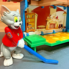 Tom & Jerry Tricky Trap House Vintage VERY RARE Toy Playset Playhouse