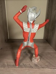 Ultraman Taro ~9 inch 1973 high quality pvc figure NO BRAND US STOCK