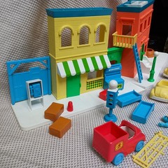 VTG 1991 ILLCO Sesame Street Playset w/ all Figures Few Missing Pieces DMGD Box