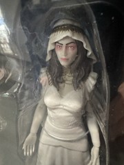 Epic Universe – Dark Universe Dracula’s Bride and Dracula Action Figure NEW
