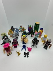 Roblox Mini Figures Lot of 20 w/multiple accessories