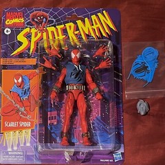 Marvel Legends Spider-Man Retro Scarlet Spider with cloth sweater and extra head