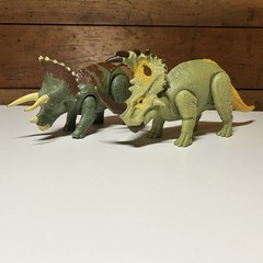 Jurassic World Roar Strikers Triceratops and Sinoceratops Dinosaur Figure Mattel