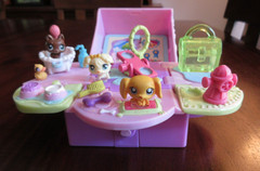 LITTLEST PET SHOP TEENIEST TINIEST PUPPIES DOGS POP OPEN MINI COMPACT PLAYSET