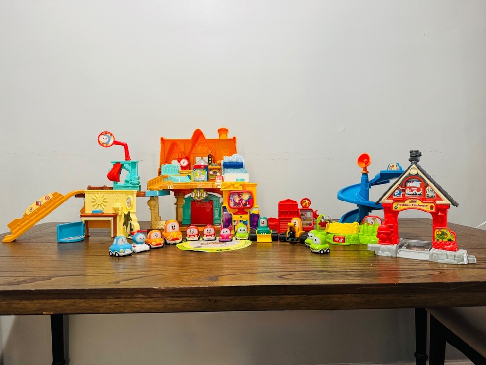 2019 Netflix Tv Series corey carson complete. Extra Sets Included Discontinued