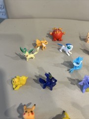 16 Miniature Pokemon Mini Figure Toys Pikachu Action Figures |