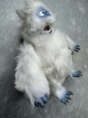 vintage BUMBLE ABOMINABLE SNOW MONSTER Playing Mantis 8″ FIGURE Rudolph