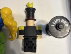 R0BL0X Toys Weight Lifting Simulator Buff Noob Figure W/ Giant Figure No Codes