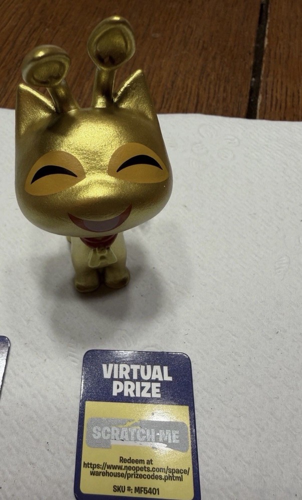 Neopets Phatmojo Gold Aisha Secret Rare Chase Figure w/Unused Virtual Prize Code