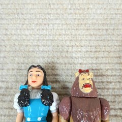 Vintage 1988 MGM Turner The Wizard of Oz Dorothy & Cowardly Lion Action Figures