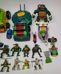 TMNT LARGE LOT OF FIGURES And VEHICLES Teenage Mutant Ninja Turtles