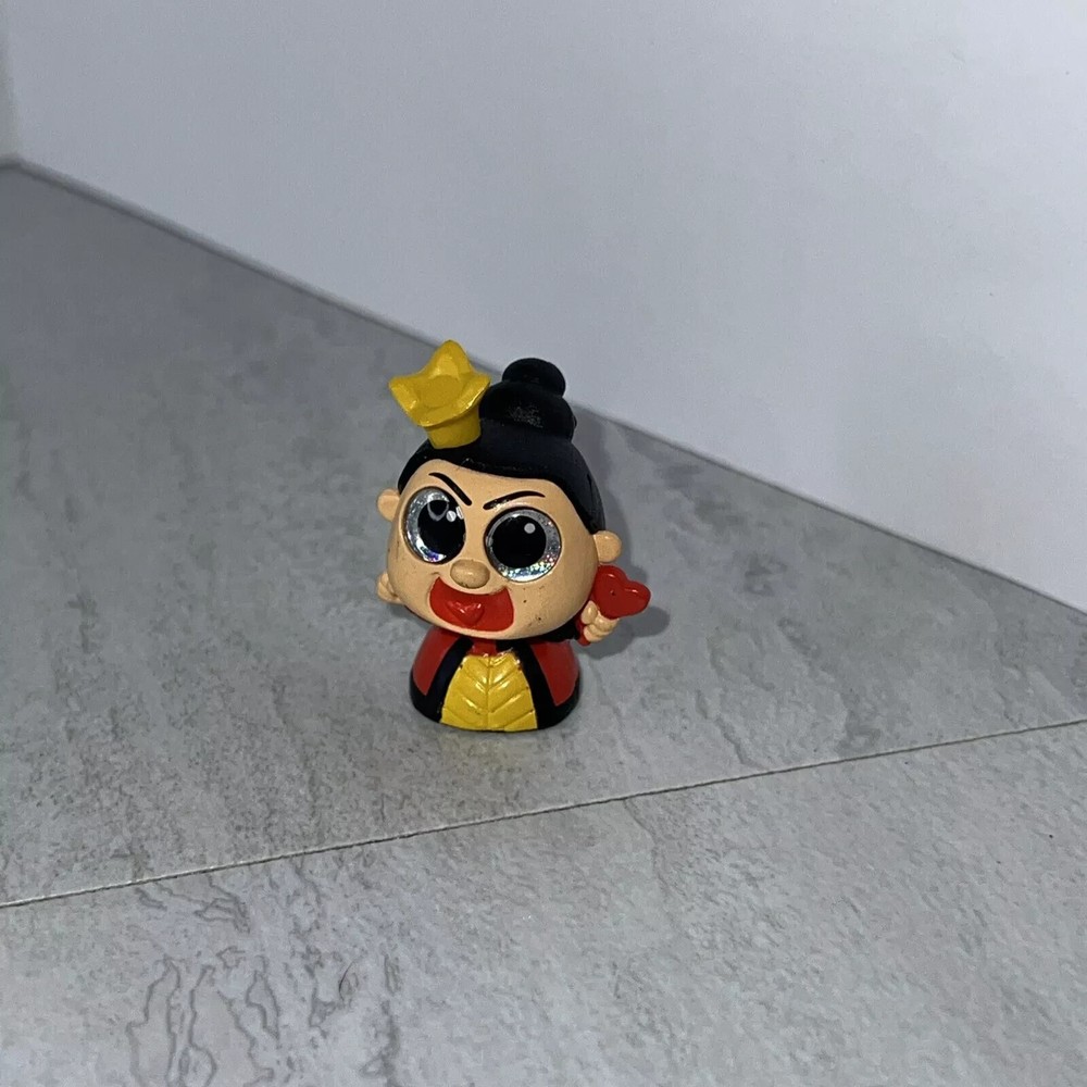 Disney Doorables Queen of Hearts Alice in Wonderland Villian 1.25″ Series 6