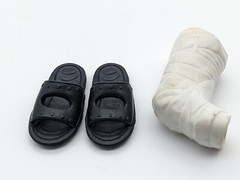 1990’s 1/6 SCALE HASBRO GI JOE PLASTIC FOOT CAST ACCESSORY + 1-PAIR SANDALS