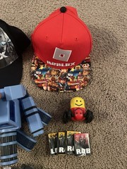 ROBLOX‎ Mixed Figures Lot Of 33 W/ Tank Accessories Despacito Spider & 2 Hats