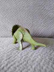Jurassic Park World BATTLE DAMAGE TRICERATOPS Dinosaur Action Figure 2017