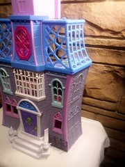 Disney Jr. Vampirina Scare B&B Doll Mansion Castle Play House Only. 27x15x11