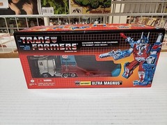 Hasbro Transformers Generation One Commemorative Ultra Magnus Import New