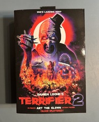 NECA Damien Leone’s TERRIFIER 2 Ultimate Art the Clown Figure BLOOD SPLATTERED