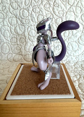 Pokemon – Battle Armor Mewtwo – 4″ Figure with clear tail stand – BRAND NEW!!