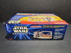 Star Wars Episode 1 Podracer hanger Bay with Pit Droid and Pit Mechanic SEALED
