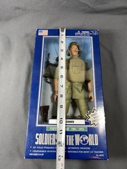 Soldiers of the World Vietnam War 1961-1975 Helicopter Door Gunner OPEN BOX