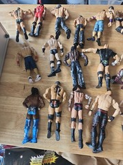 Huge Lot Of Used Wrestlers Mix Years! 32 Wrestlers Many Different Years
