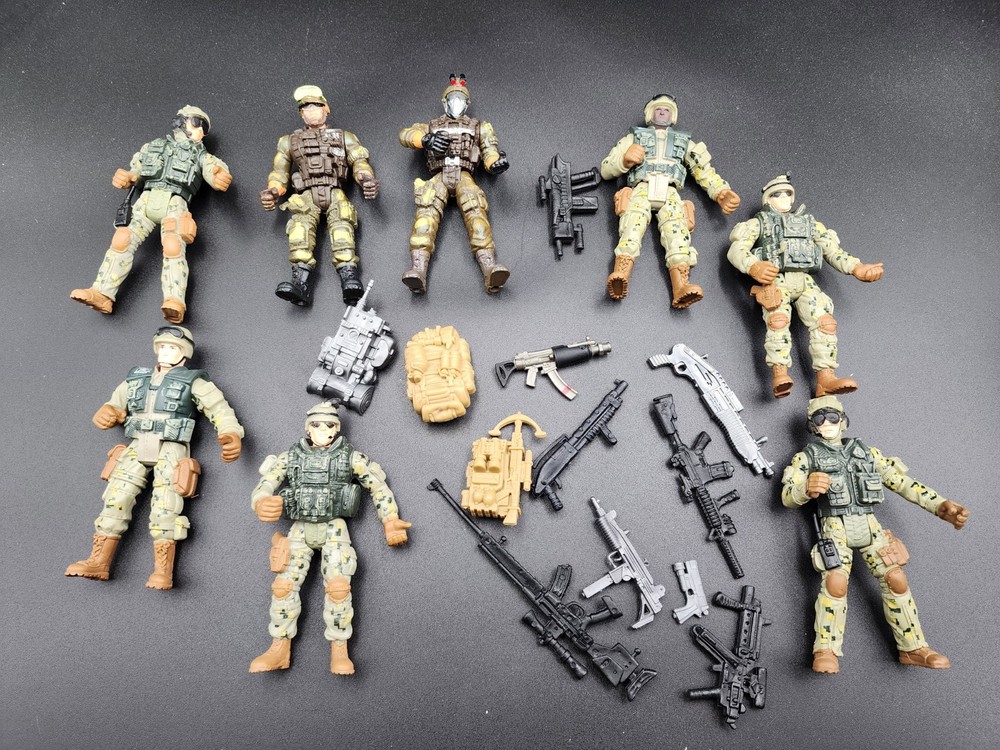 Chap Mei Army Men Lot Of 8 Plus Guns Backpacks