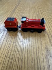 Thomas & Friends Magnetic Pull N Zoom Lot of Trains Engines Cars