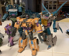 Warbotron WB01 official product (aka Transformers Bruticus)