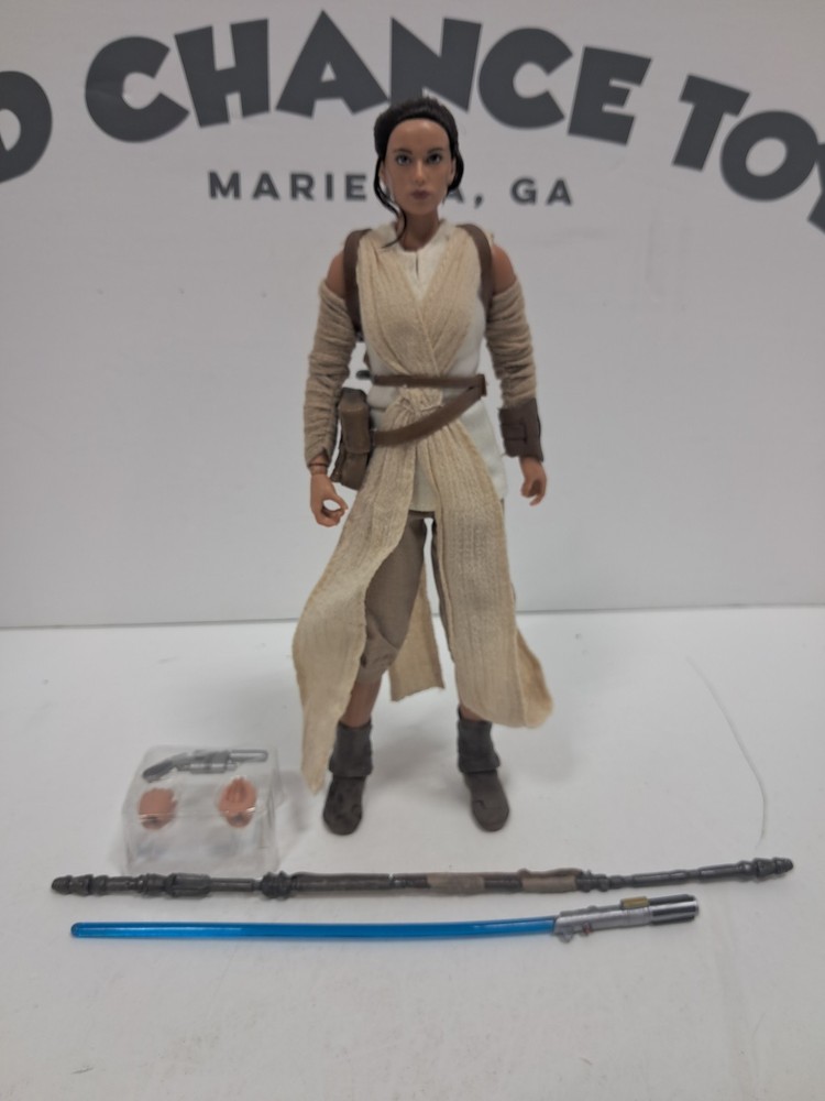 Star Wars Elite Series – REY (JAKKU) – 12 Inch – Loose – Complete – Disney Store