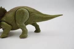 Jurassic World Fallen Kingdom Battle Damage Triceratops Dinosaur Figure Mattel