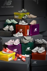 NEW! New balance x 7-11 mini model magnet 3″ 2002R HK