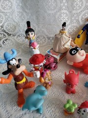 Mixed Lot Of 28 PV Random Disney And Other Mini Characters Toys Figurines