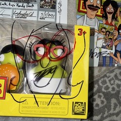 Signed BOB’S BURGERS KUCHI KOPI FAMILY FIGURE GAMESTOP 2018 – New in Box COA