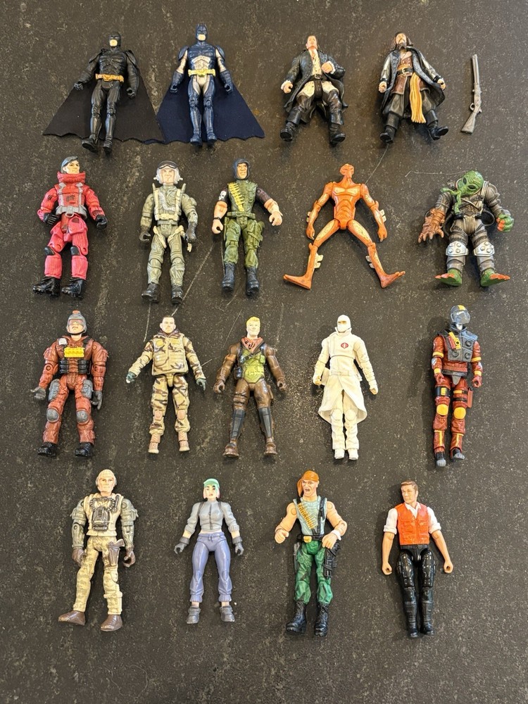 Action Figure Lot of 18 ( G.I.Joe, Batman, Pirates of the Carib, Space Quest +)