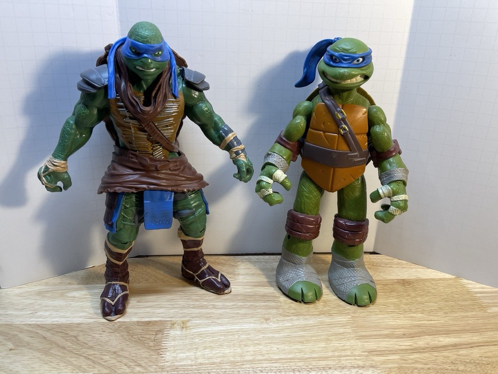Teenage Mutant Ninja Turtles Giant Leonardo’s Lot of 2 TMNT Action Figures