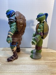Teenage Mutant Ninja Turtles Giant Leonardo’s Lot of 2 TMNT Action Figures