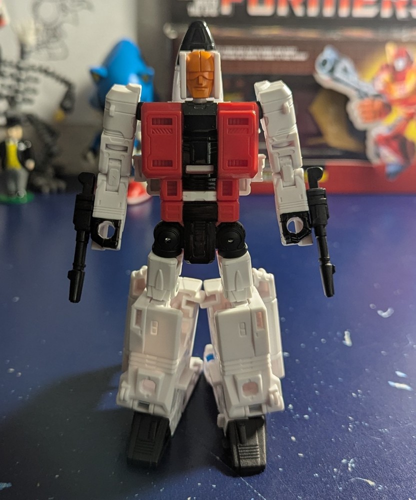 Transformers Age of the Primes Slingshot Deluxe Class Figure