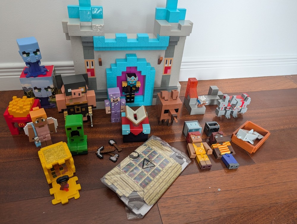 Huge! Minecraft Mojang Bundle Building Set Action Figures Lot