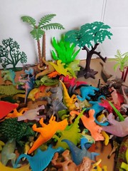 Lot of 100 Dinosaur Toys Mixed Rubber & Plastic Figures Unknown Brands