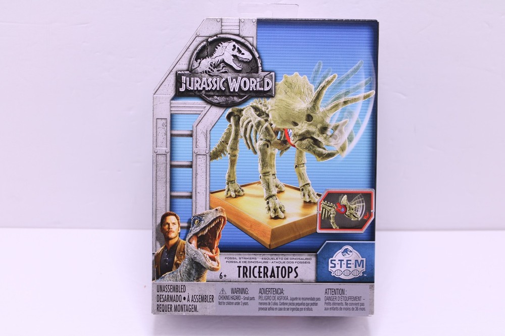 2018 Mattel Jurassic World Fossil Strikers Triceratops Dinosaur Bones Kit FTF09