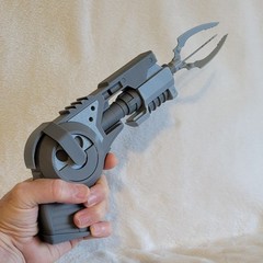 Batman Arkham Origins 1:1 Scale Grapnel Launcher Prop Gun